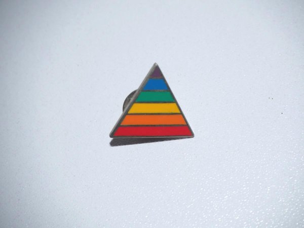 Pin - Pyramide - Farbige Streifen